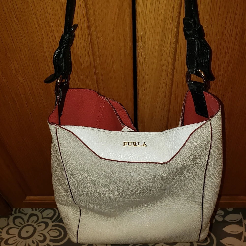 Furla White Leather Shoulder Bag with Red Interior
